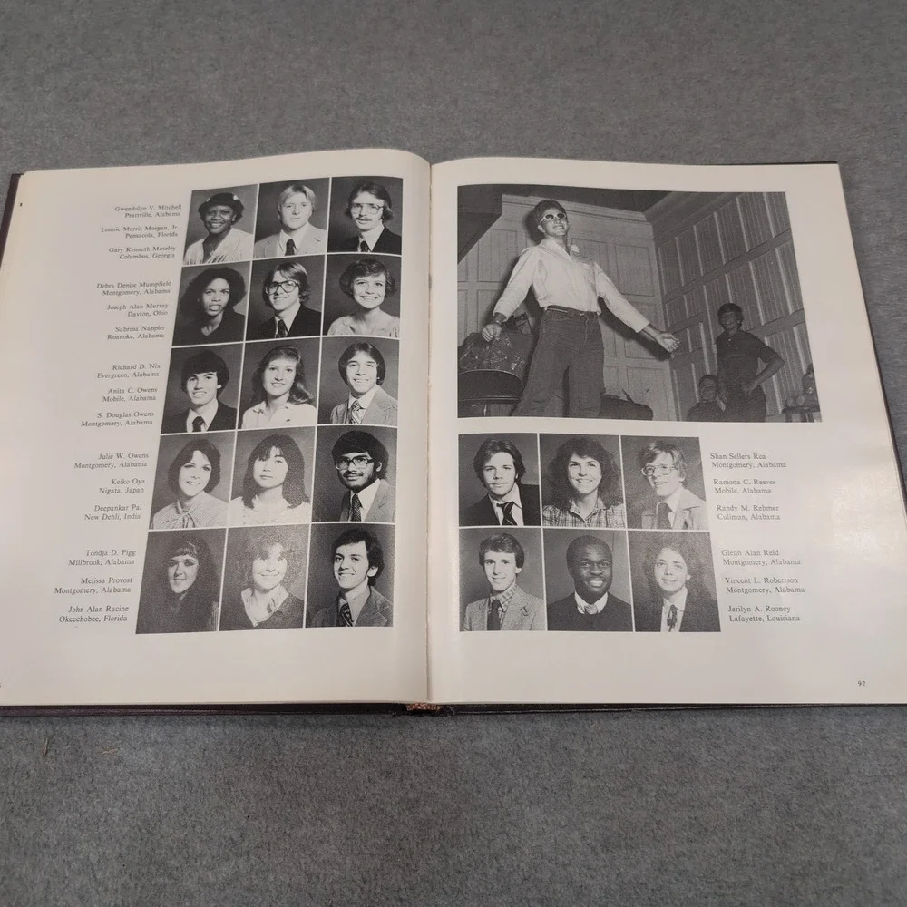 1982 Bells and Pomegranates Huntingdon College‎ Yearbook Montgomery Alabama VG+ - Picture 5 of 5